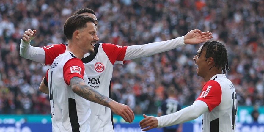 Transfergerüchte: FC Bayern strukturiert die Abwehr um – Frankfurt will Leistungsträger halten